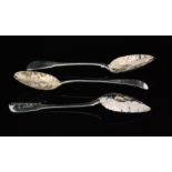 A pair of George III hallmarked silver fiddle pattern tablespoons,