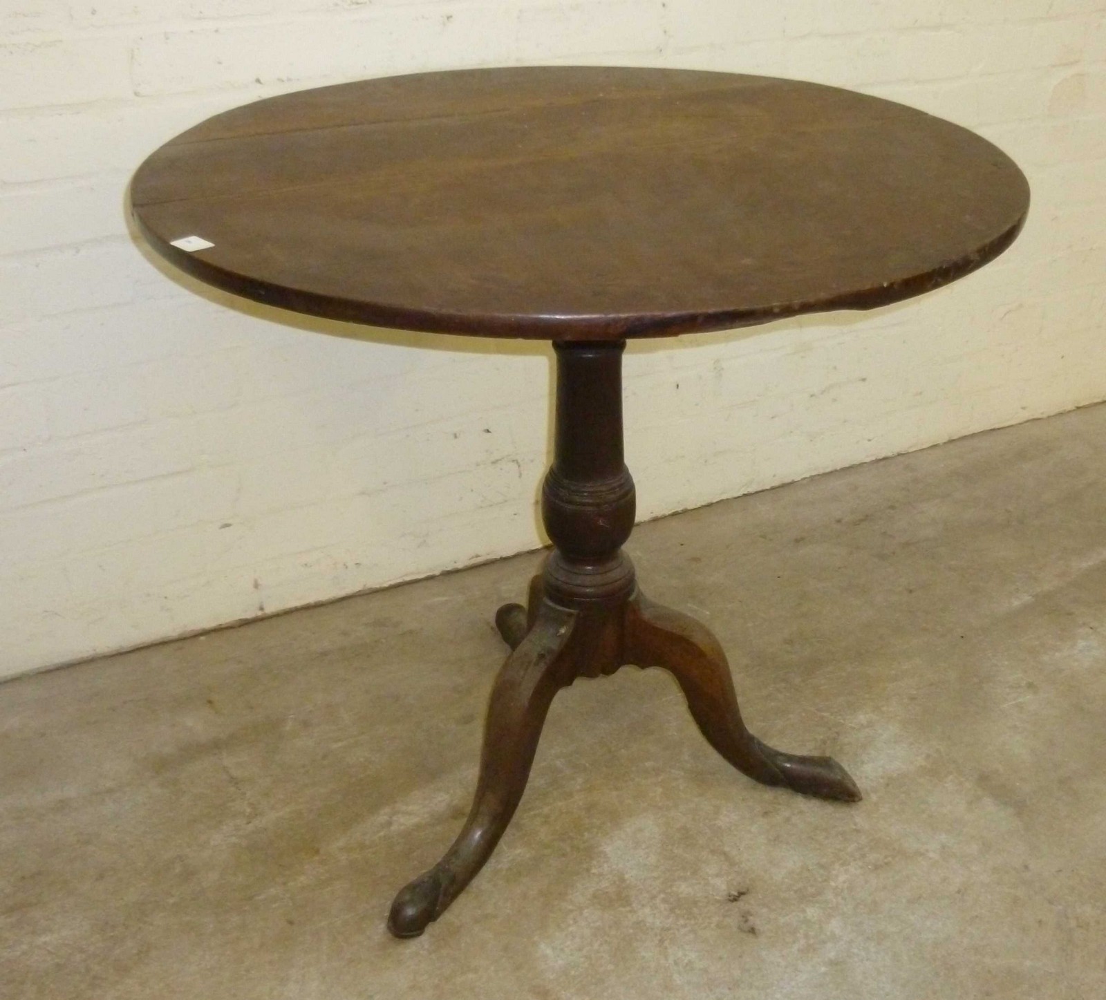 Oak tripod tip-top pedestal table 32” dia.