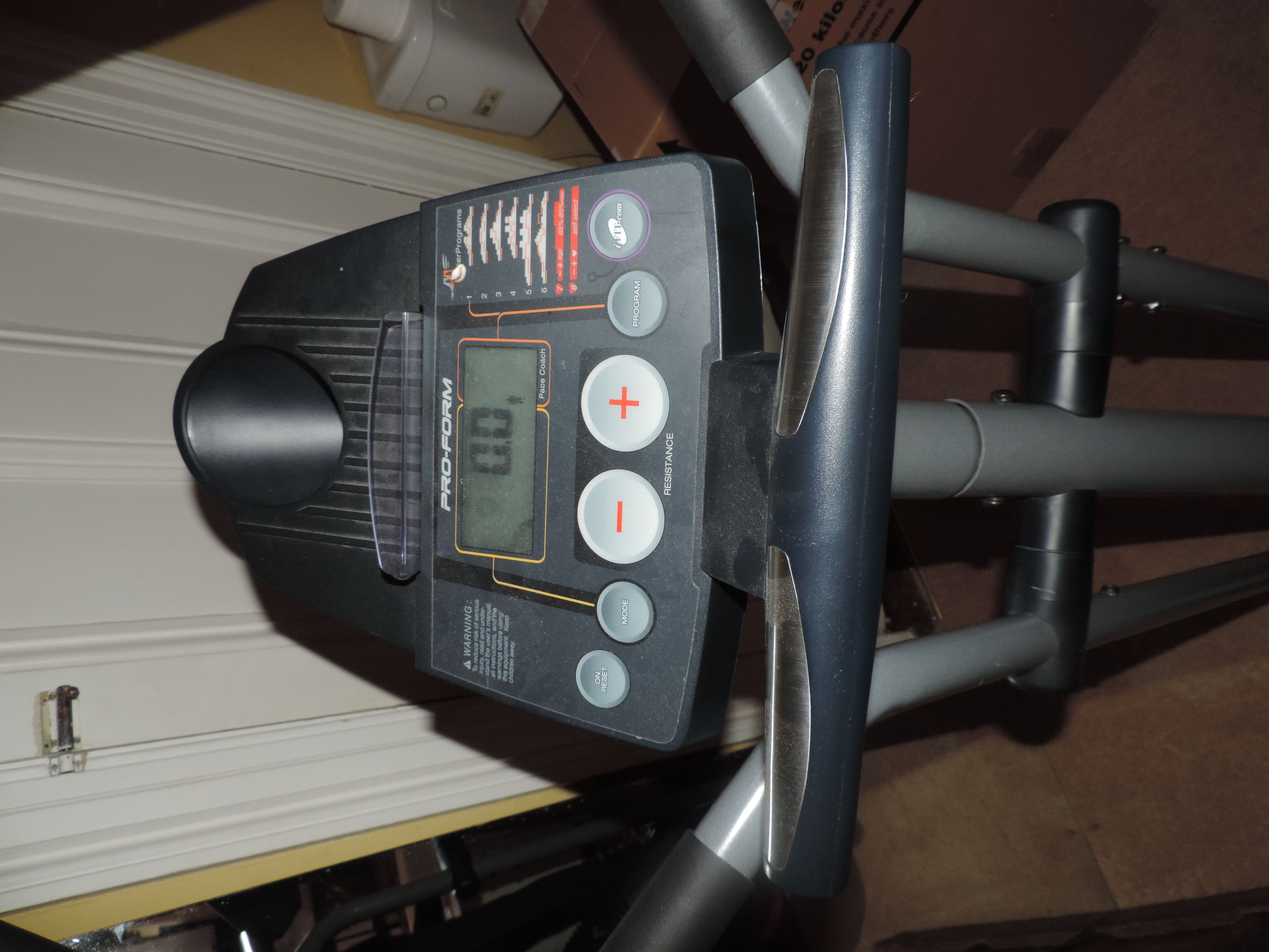 A collection of Gym Equipment. (1) - Image 3 of 5