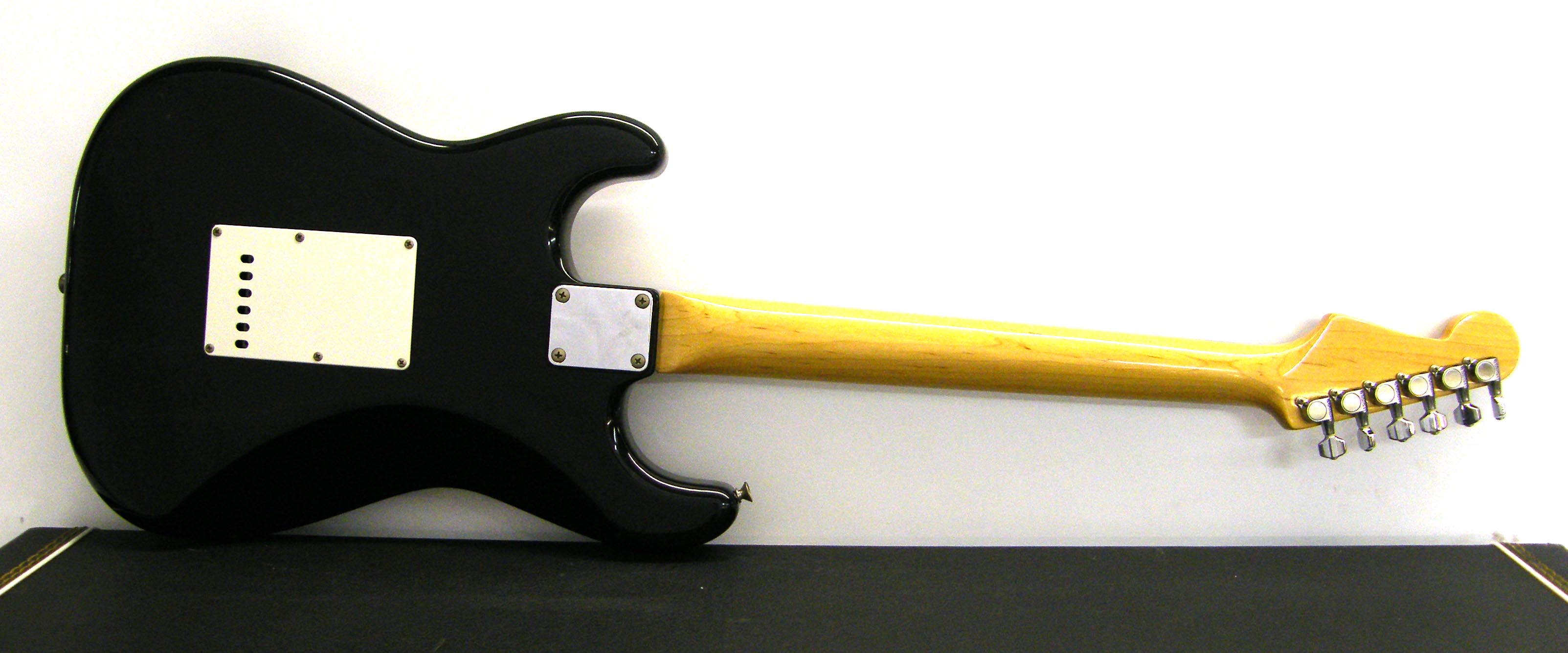 Mid 1980s Fender ST-362V Stratocaster electric guitar, made in Japan, ser. no. E947157, black finish - Image 2 of 2
