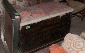 Wooden Bed Box with Cushioned Lid ( Damaged Material )