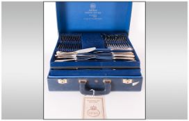 Solingen Bestecke - Best Quality 105 Piece Canteen of 24ct Gold Plated and Steel Cutlery Set.