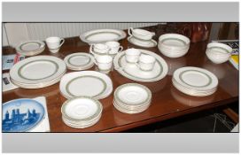 Royal Doulton Part Dinner Service comprising large serving plate, gravy boat and plate, 6 bowl, 5