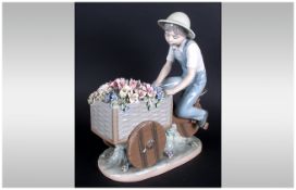 Lladro Figure ' The Flower Peddler ' Model Num.5029. Issued 1979-1985. Excellent Condition, Height