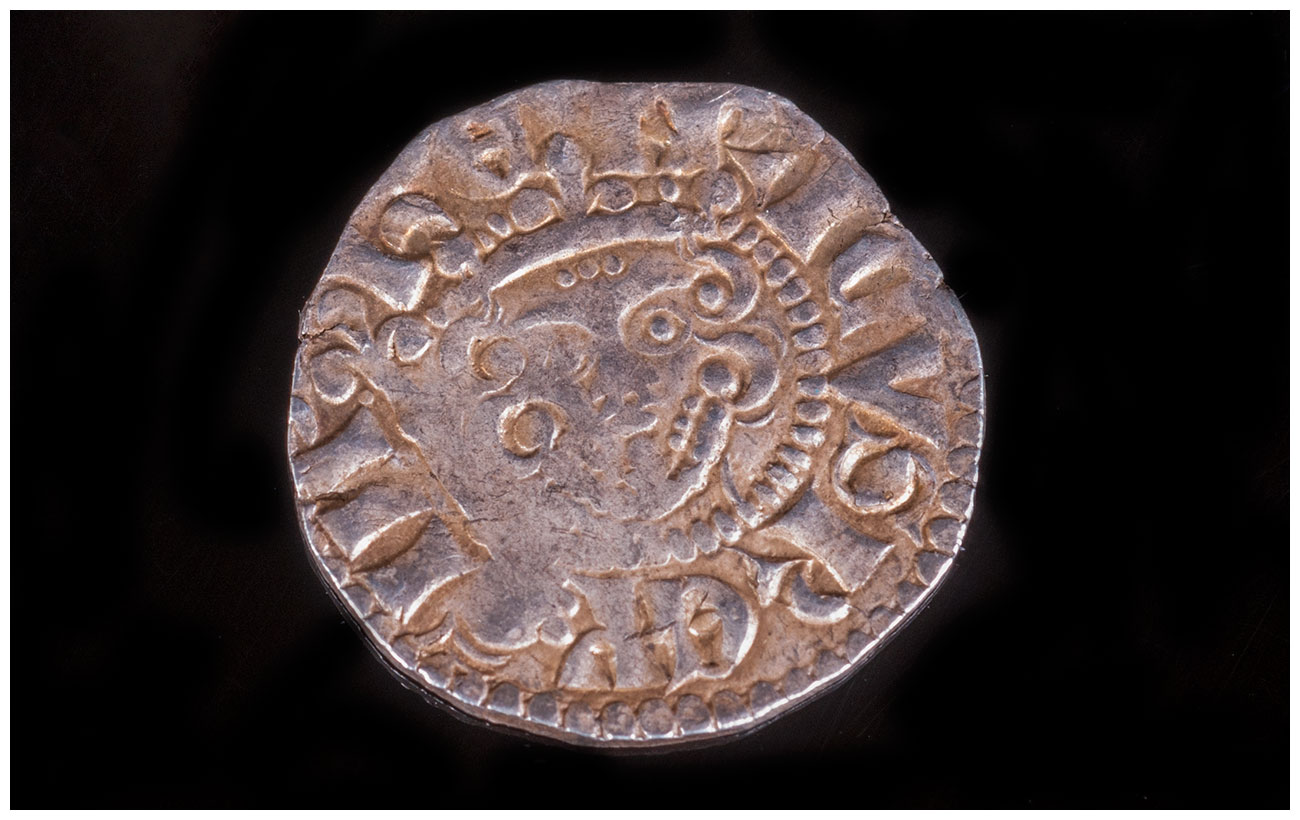 Edward III Silver Penny in fine Condition, Slight clipping to the edges, otherwise in good