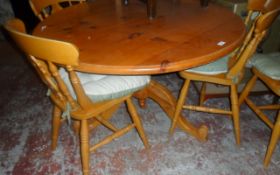 Pine Round Kitchen Table With 4 Matching Chairs