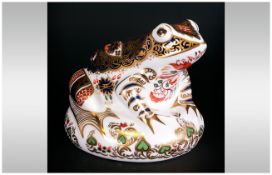 Royal Crown Derby Limited & Number Edition Paperweight 'Old Imari Frog' gold stopper. Number 1973.