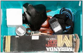 Box Containing A Small Quantity Of Cameras & Accessories To Include AGFA Vario Silette In Leather