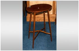 Edwardian Inlaid Mahogany Oval Shaped Top Side Table, with Satinwood Cross Banding To The Edge,