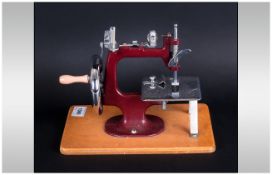 Oxford Vintage Small Sewing Machine 7.5 by 9 inches. Working order.