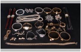 Small Collection of Costume Jewellery comprising brooches, beads etc. Together with 7 low value