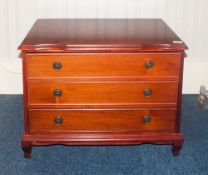 Small Modern Chest Of Drawers, Mahogany Finish, Height 20 Inches, 28 x 14 Inches Deep