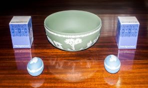 Collection of Wedgwood Ware comprising green sacrifice bowl, 8 inches in diameter. blue jasper