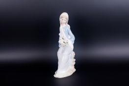 Lladro Figure ' Girl with Lilies Sitting '. Model Num. 4972 Issued 1977. Height 9 Inches, Mint