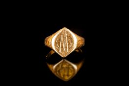 18ct Gold Gents Signet Ring fully hallmarked. P Size. 8 grams