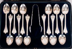 Fine Victorian Silver Set of 12 Rattail Teaspoons and Matching Sugar Nips. Fully Hallmarked,
