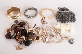 Miscellaneous Lot of Costume Jewellery and oddments