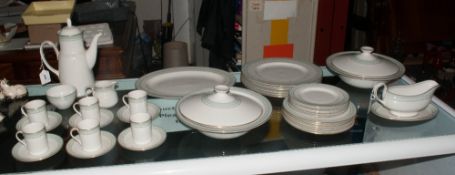 Royal Doulton Dinner Service TC 1021 'Berkshire' comprising 6 dinner plates, 6 side plates, 6 larger