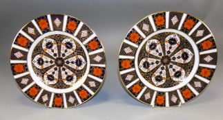 Royal Crown Derby Old Imari Pattern Pair of Cabinet Plates. Pattern Num 1128. Date 1977.