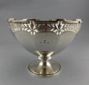 George V - Fine Quality Silver Pedestal Bowl with Turret and Pierced Work Border - Fluted Body and