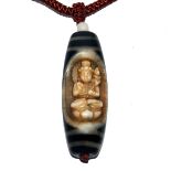西藏－天珠浮雕文殊菩薩掛飾 Tibet Dzi Bead Carved with Bodhisattva on the Front. Height: 2¼ in (5.7 cm) Weight: 32