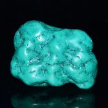 綠松原石山子賞件 A Naturalistic Turquoise Boulder. Height: 3½ in (8.9 cm) 
Length: 4¾ in (12.1 cm)