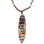 西藏朱砂十眼天珠掛飾連項錬 Tibetan Dzi Bead Pendant Necklace Of elliptical form, with interlocking design with
