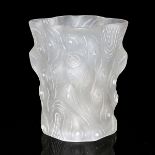 明－稀有天然水晶雕樹桿癭紋花口筆筒 Ming, A Very Rare Natural Crystal Carved as Burl Brush Pot with Foliate Rim Carved