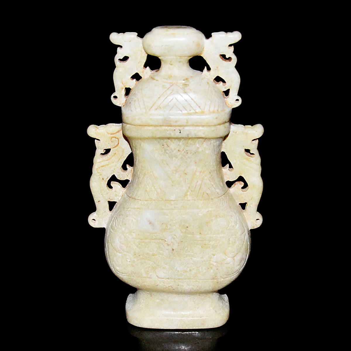 漢－雞骨白玉獸首紋龍耳扁瓶 Han, A Chicken-Bone White Jade Flask with Cover and Carved with Taotie Mask and Dragon