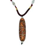 西藏黃地天珠幾何紋掛飾連項錬 Tibetan Dzi Bead Pendant Necklace Of elliptical form, with interlocking geometric