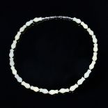 和田白玉雕葫蘆珠項鍊 Hetian White Jade Gourd-Section Beads Necklace. Diameter: 6¾ in (17.1 cm) 
Weight: 46