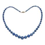 青金石珠項錬 A Lapis Lazuli Bead Necklace Composed of a single strand graduated beads with silver links