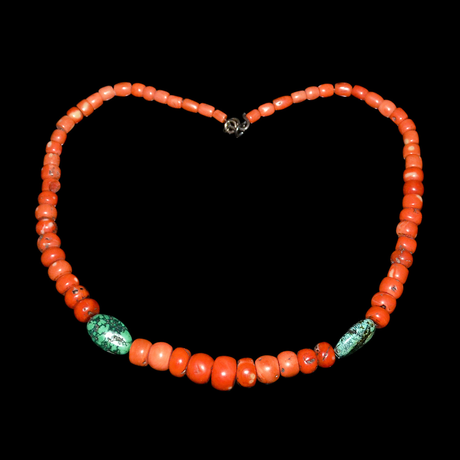 舊珊瑚綠松石項鏈掛飾 Coral Bead Necklace with Turquoise Diameter: 7½ in (19.1 cm) Weight: 154 g Starting