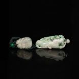 翡翠玉雕掛飾二件：螭龍如意玉米,玉兔 Two Jadeite Pendants: Corn with Ruyi, Qilin and Rabbit Length: 1⅜ in (3.5 cm), 2¾