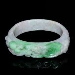 翠玉浮雕福壽如意手鐲 Jadeite Bracelet Carved with Auspicious Ruyi and Peach for Longevity Diameter: 2⅝ in (6.7