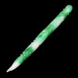 冰種翡翠雕花筆形髮簪 Glass Jadeite Pen-Shaped Hair Pin with Floral Carvings Length: 7⅛ in (18 cm) Weight: 80 g