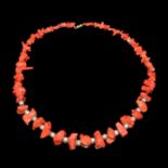 天然紅珊瑚珠銀花蕾項鏈掛飾 Coral Necklace with Naturalistic Beads and Silver Beads Diameter: 6¼ in (15.9 cm)