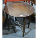 Mahogany table, circular top with a moul