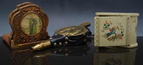 Walnut mantle clock, inlaid case, lackin