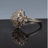 18ct white gold diamond cluster ring, se