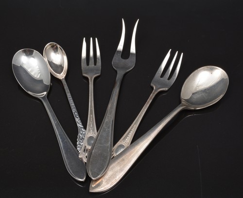 German cased cutlery, and loose cutlery.