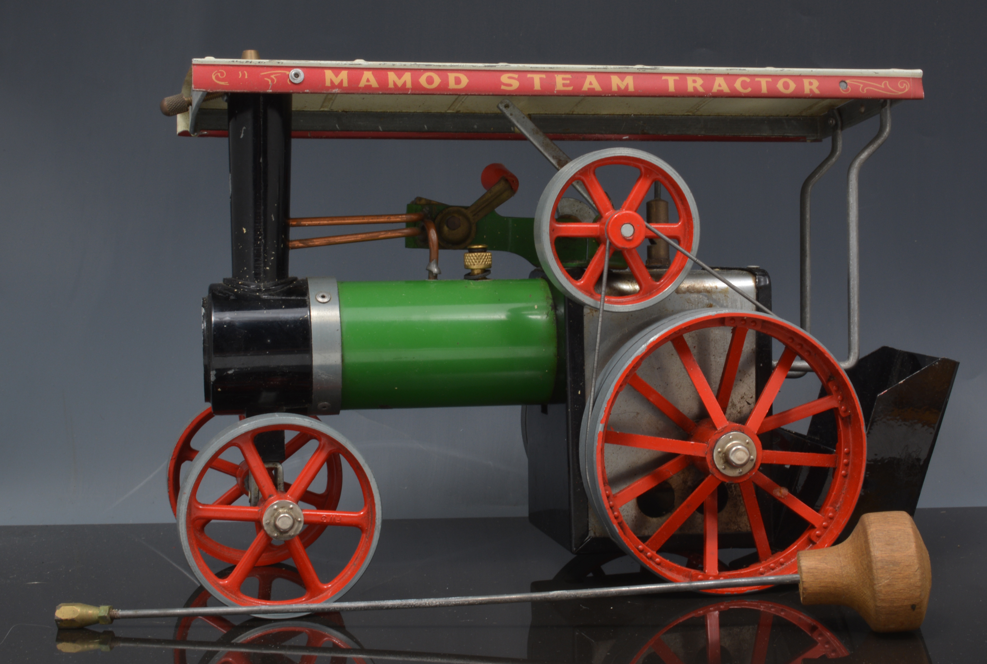 Mamod steam traction engine.