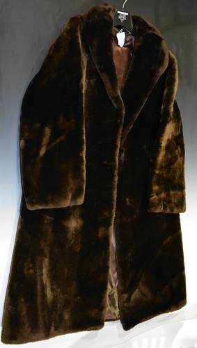 Ladies half length fur coat, labelled "N - Bild 2 aus 2