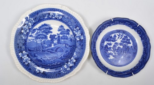 Staffordshire printware meat plate, second quarter of the 19th Century, decorated with a Chinese