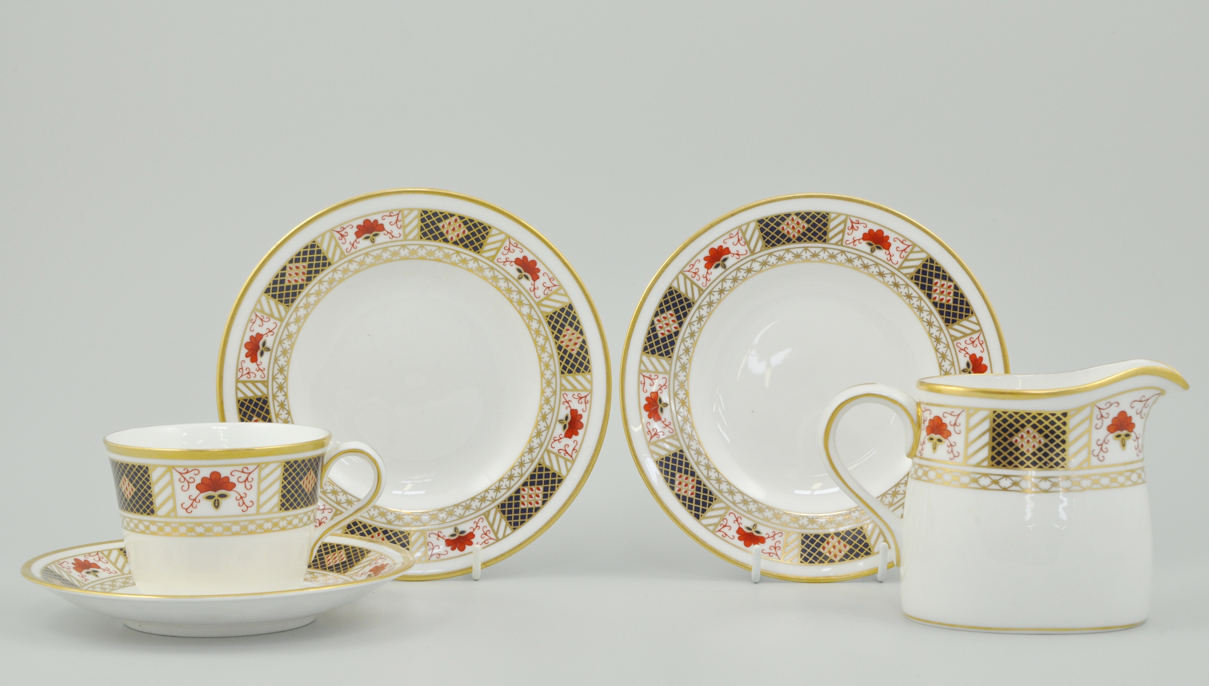 Royal Crown Derby part teaset, Derby Borders pattern, to include nine cups, eight saucers,