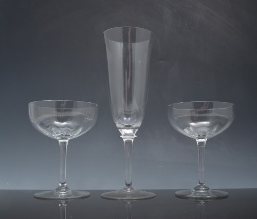 Part suite of Baccarat table glassware, comprising five wine flutes, 22cm and ten Champagnes (15).