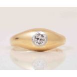 A gentleman's diamond set yellow metal ring, old brilliant cut stone, stamped 18ct and Plat.