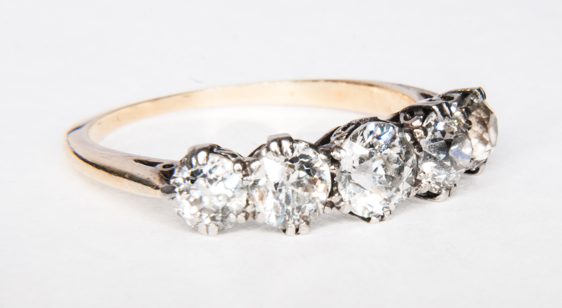 A traditional diamond five stone ring, diamonds (5), - Image 2 of 2