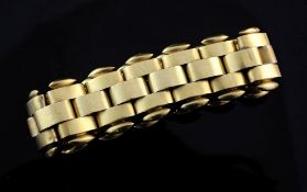 A late Victorian gold oval hollow link bracelet, gross weight 40 grams, with damaged safety chain,