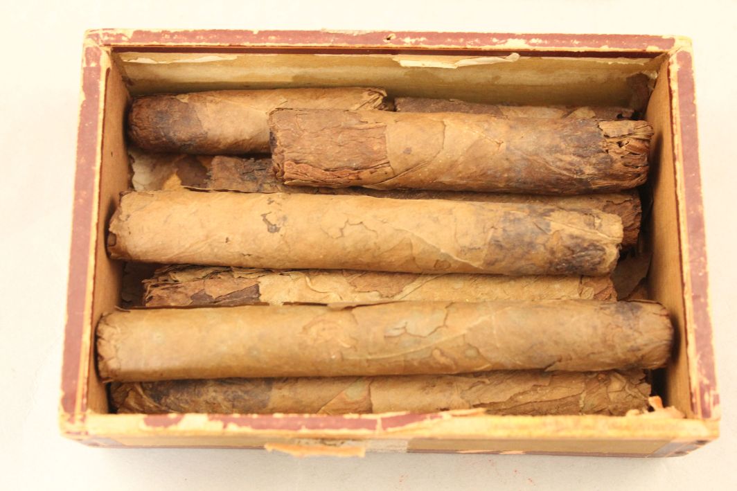 Winston Churchill. A collection of eight part smoked cigars, by family repute believed to be - Image 3 of 3